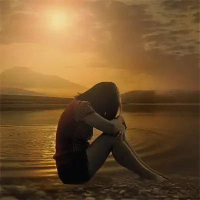 黑白伤感微信女生头像 悲伤逆流成河