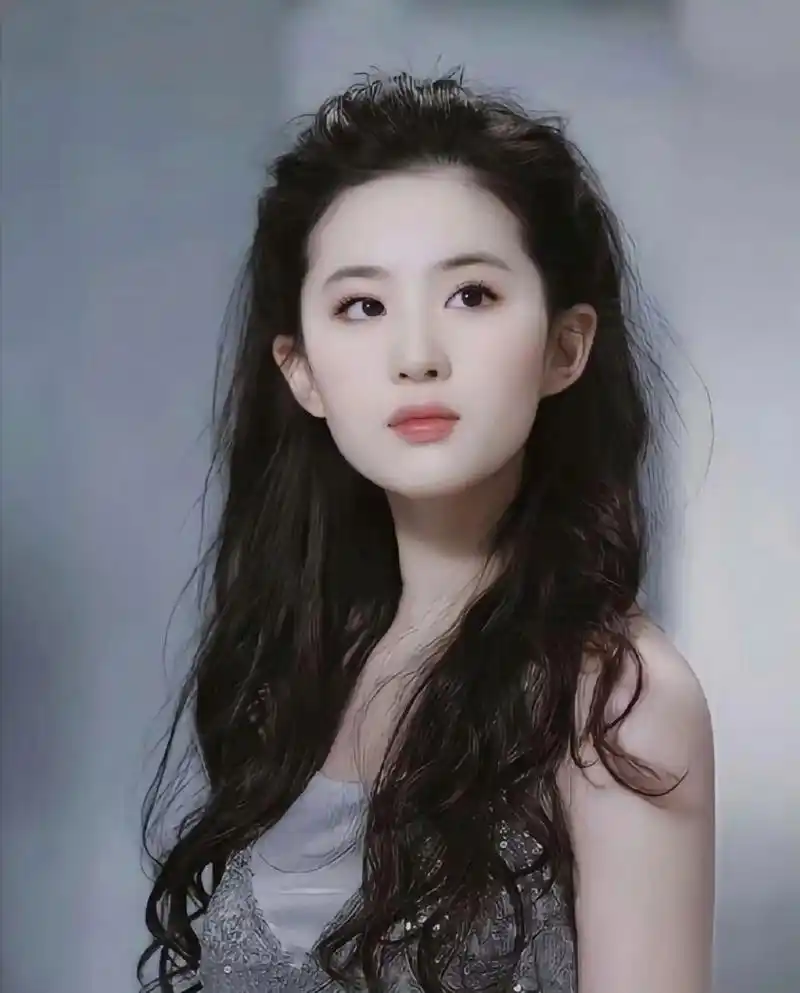 每秒都值得记录# #女明星# #娱乐圈# #刘亦菲# 	 刘亦菲18岁时去檬栽