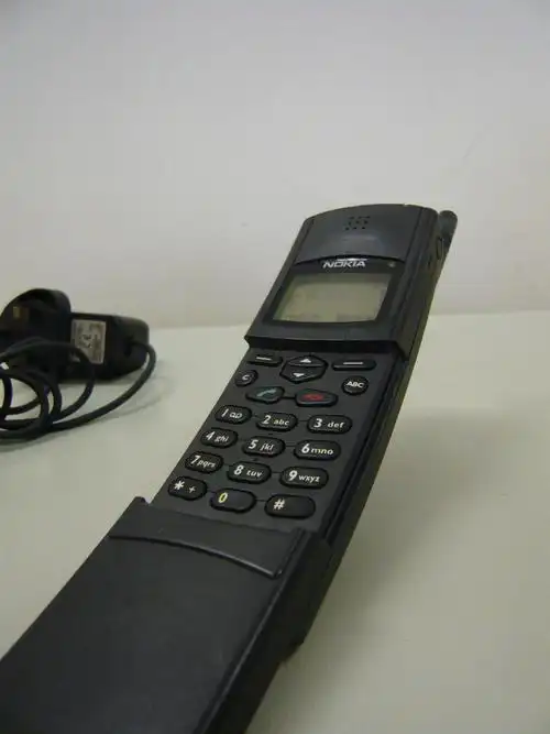 展开全部 诺基亚8110 是诺基亚公司研发的一款手机.