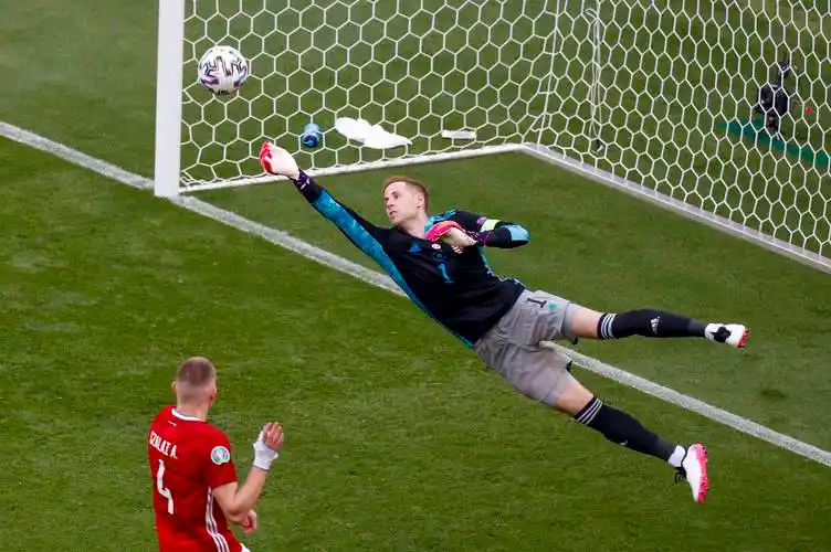 足球——欧锦赛小组赛:法国战平匈牙利