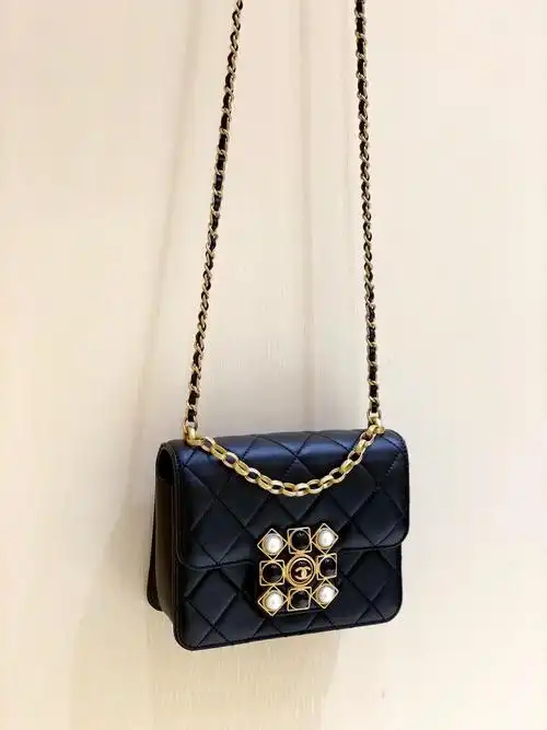 chanellogo珍珠玛瑙菱格牛皮链条口盖包斜挎包as1889