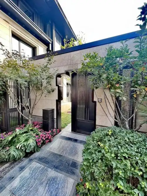 谁能想到,在2023年的北京三环,还有独栋级别墅新房在售?