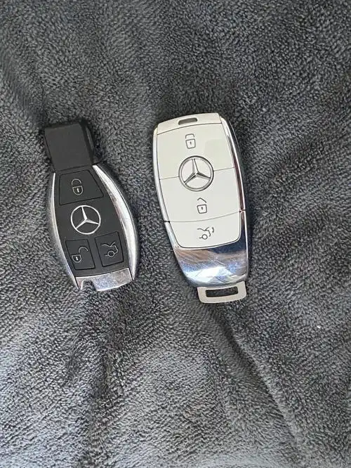奔驰老款钥匙改装新款白色钥匙,漂亮的没话说,奔驰新运动款车型都会配