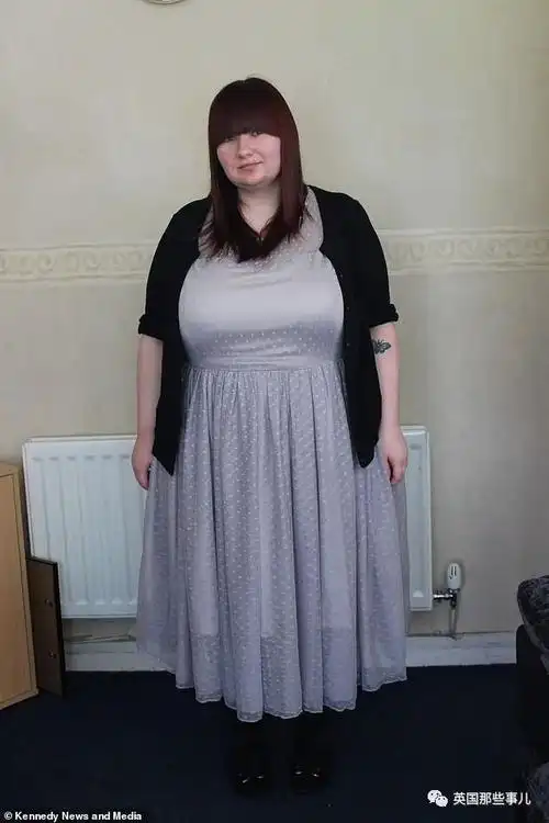 英国妹子长38p罩杯巨胸背痛溃疡还饱受嘲笑却被拒绝手术