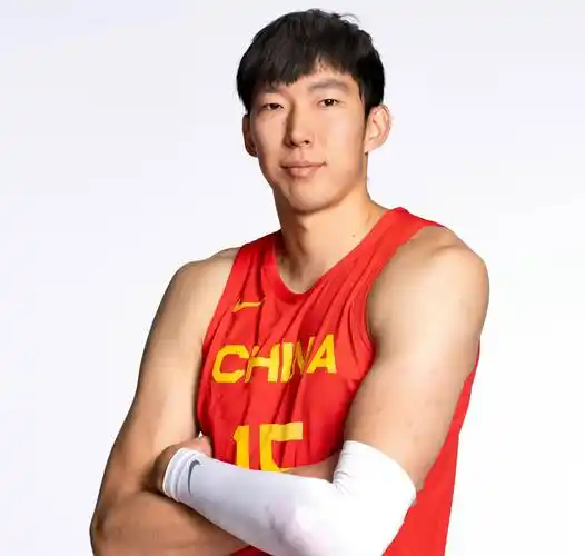 放眼现役中国篮球运动员,周琦就是最厉害的,哪怕是郭艾伦也无法与周琦