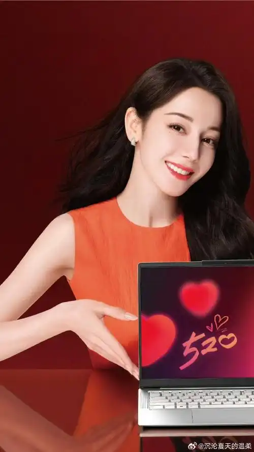 郭晓婷晒与迪丽热巴合照##迪丽热巴告别开推##迪丽热巴雾霭缭绕眼眸