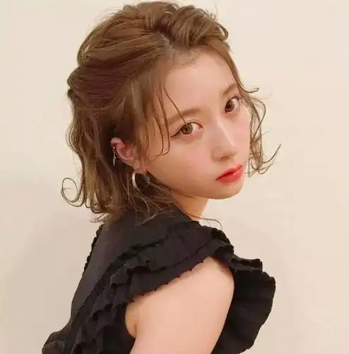 fashion talk 潮生活以上分享的关于短发怎么扎好看的内容,以及其他