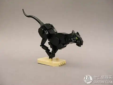不一样的乐高——lego moc 奔跑的黑豹