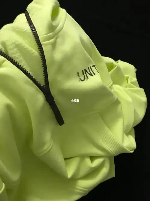 超爱这奶呼呼的绿色卫衣显白衬肤色