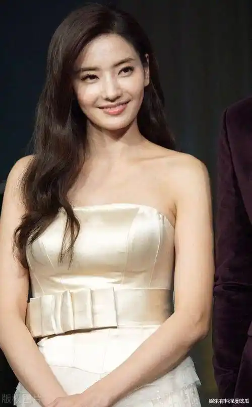 "cf女王"韩彩英:更加时尚的姿态让多少人臣服于她的高贵之下