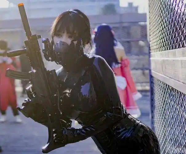 萌妹胶衣被拒入漫展换汉服引摄像机聚焦游戏cos不吃香了