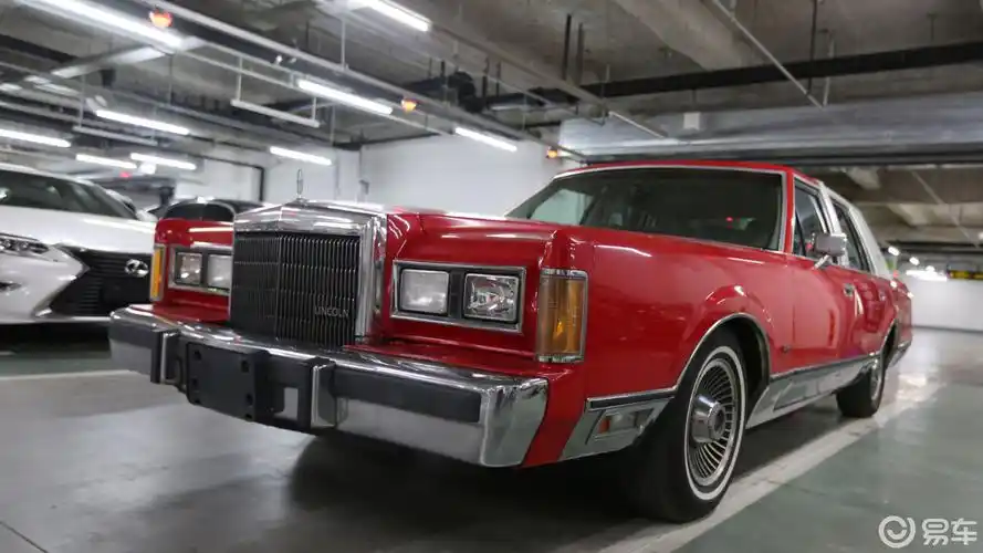回头率盖过超跑,已灭绝的美式全尺寸轿车林肯城市一代,如恐龙上街