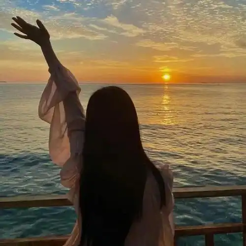 高级氛围感头像活得洒脱过出平静