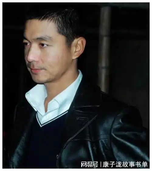 演员邢佳栋:因打架被北电开除,出道至今零绯闻,妻子身份成谜|段奕宏