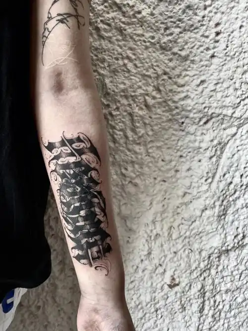 遮盖纹身哥特字体遮盖小花体字