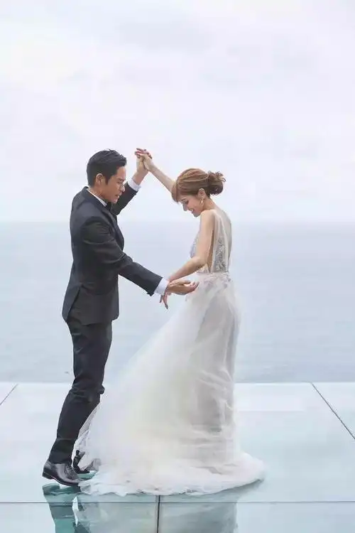 郑嘉颖陈凯琳结婚,场面美到爆,堪称娱乐圈最美最帅新郎新娘