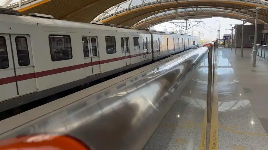 【上海地铁】上海地铁11号线 11a01型电动客车 奶咖1148 康新公路 往