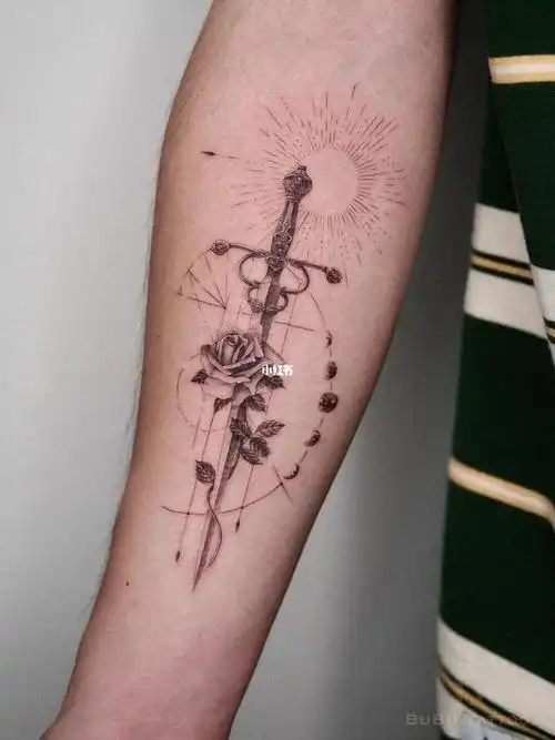 日月星辰下宝剑与玫瑰