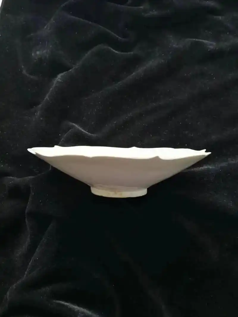 五代定窑白釉菱囗盘,全美品欣赏 - 抖音