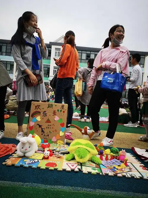 有广告牌,还要有广告语!相信您会被我的吆喝声所吸引!