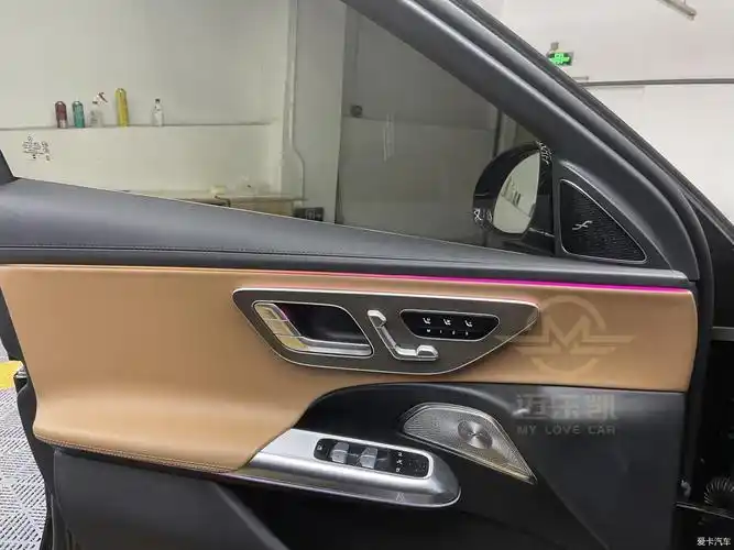 跟随音乐一起跳动,24款奔驰e300改装原厂随音悦动氛围灯