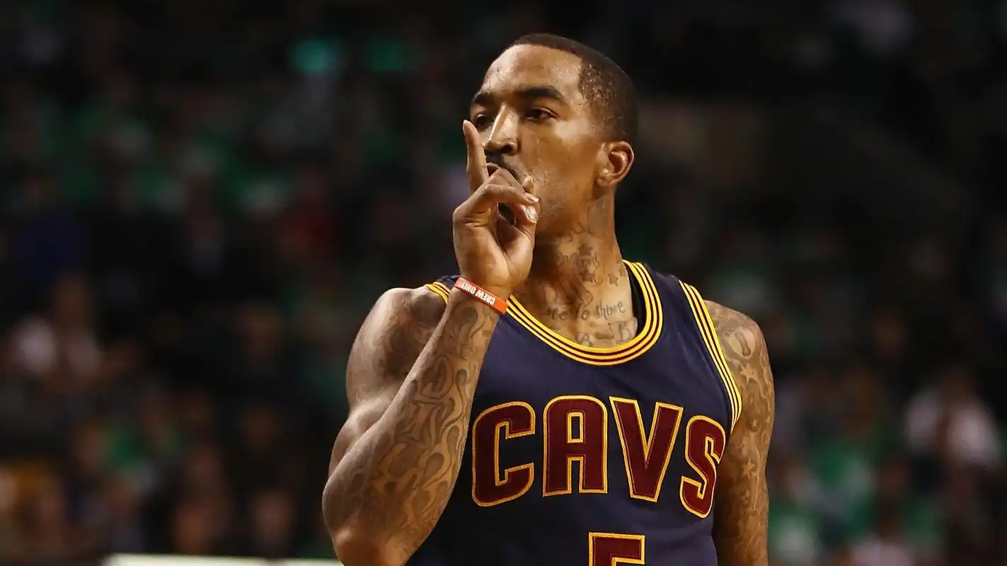 jr史密斯最辉煌无疑是骑士生涯年薪最高达到1568万美元