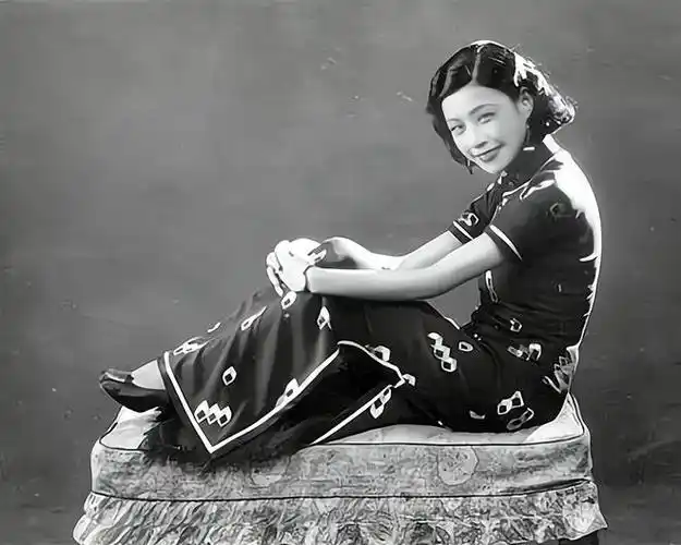 虽过去90年,我们好像还不如"阮玲玉"时髦,网友:想拥有同款|旗袍|发型