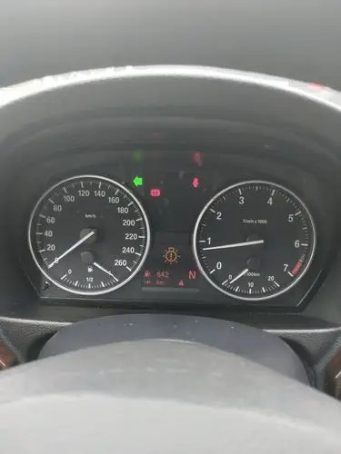 宝马320仪表盘出现三角形感叹号求解