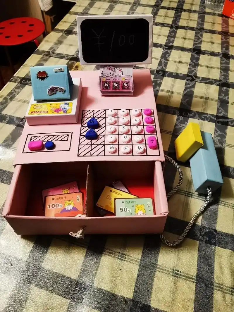 幼儿园手工作品—收银台 在幼儿园的首作,小小收银台