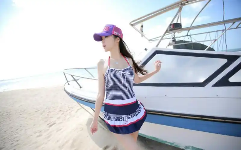 比基尼美少女沙滩阳光写真桌面壁纸(1280×800)