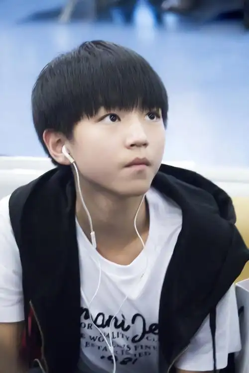 帅气tfboys王俊凯