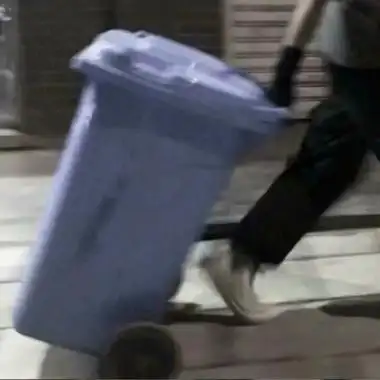 垃圾桶情侣头像高清个性的带拖把带垃圾桶的情头图片