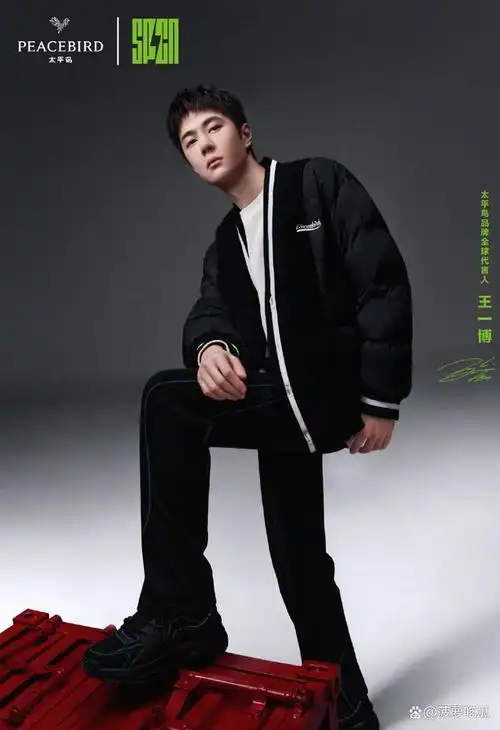 王一博代言太平鸟,哪里都是秀场,照片张张帅气