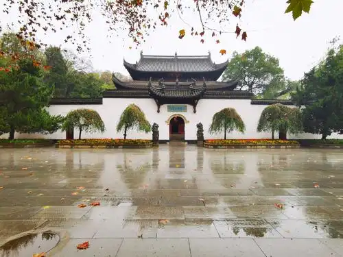 拾级而上,来到太白楼.