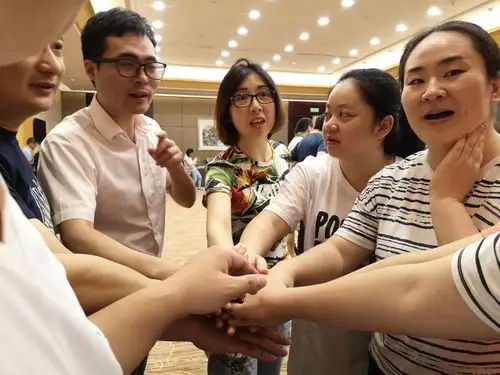 喊一下我们的口号