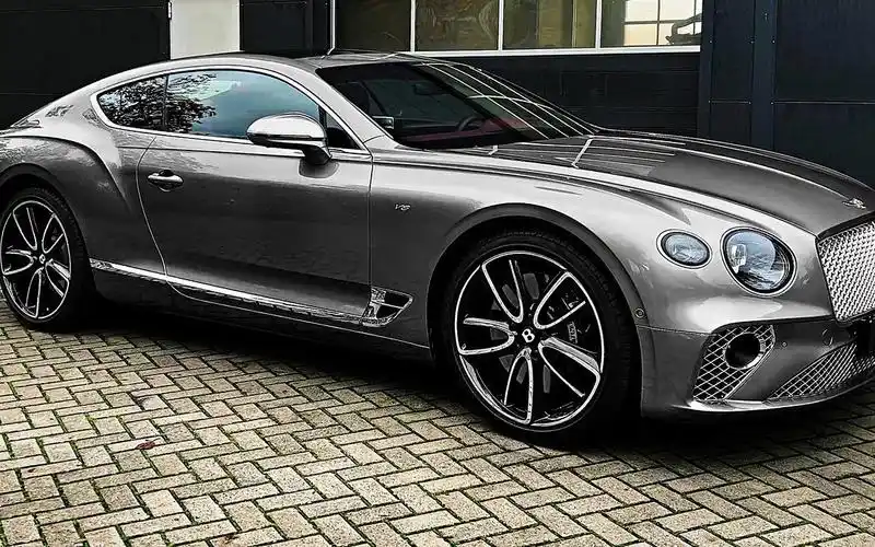 新车驾到!宾利欧陆gt(2024年)--令人难以置信的顶级豪华轿车!