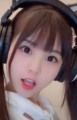 火线妹带火"人脸运镜术",一夜之间涨粉百万,成00后最爱!