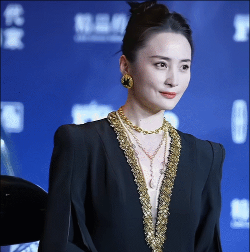 看48岁蒋勤勤和裴佩老师现状发现女人到了中年真不能太瘦