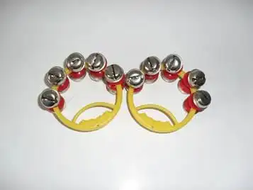 简介 串铃,藏族,瑶族乐器.藏语称厄尕,意为铃,瑶族称母柱.