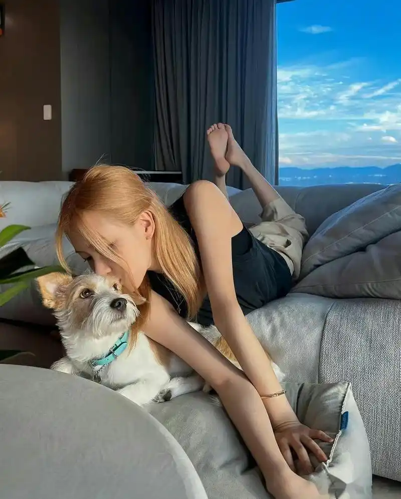 朴彩英对镜自拍