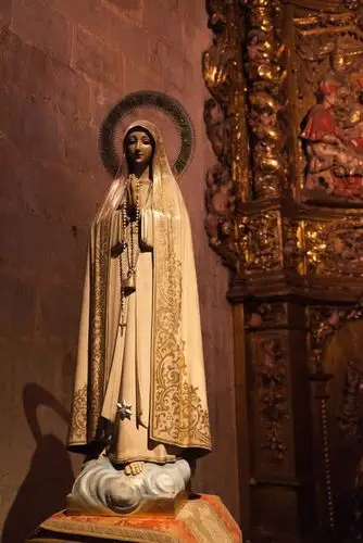 在圣洁的教堂里面遇到圣女一样的女子原来是酱紫的感觉