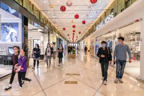 上海浦东第一八佰伴开启"疯狂打折"模式,各商铺备货"五五购物节"