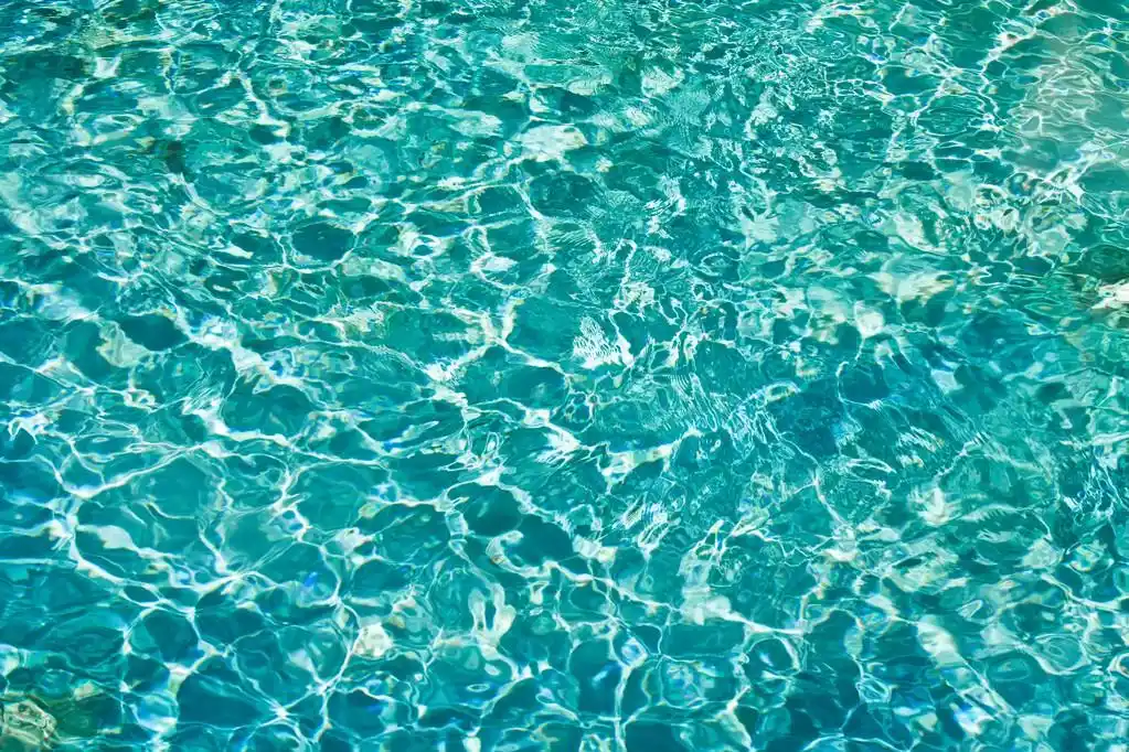 海水,海蓝色和透明水纹理图案