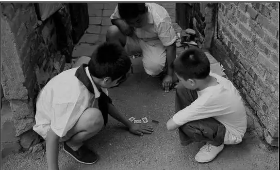 镜头下80后小时候玩的游戏满满的回忆你玩过吗