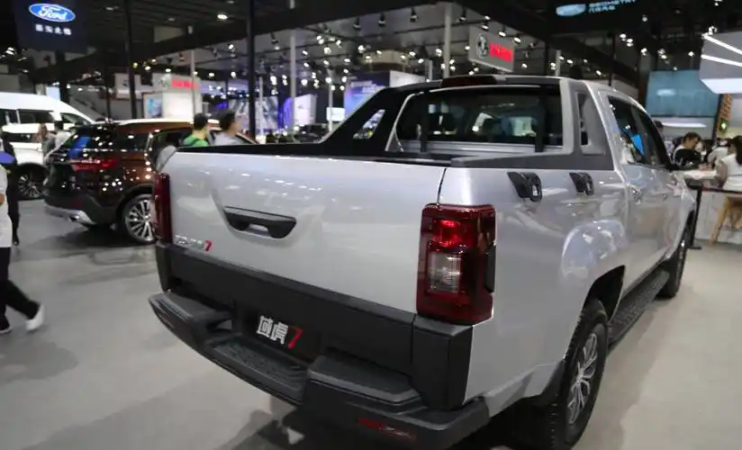 实拍江铃汽车-域虎7,全领域suv级高端皮卡!_搜狐汽车_搜狐网