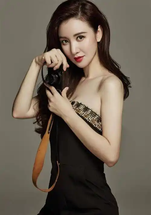 40岁张萌,气质优雅身材火辣,这个女神实在太有味儿了_美女_时尚_明星