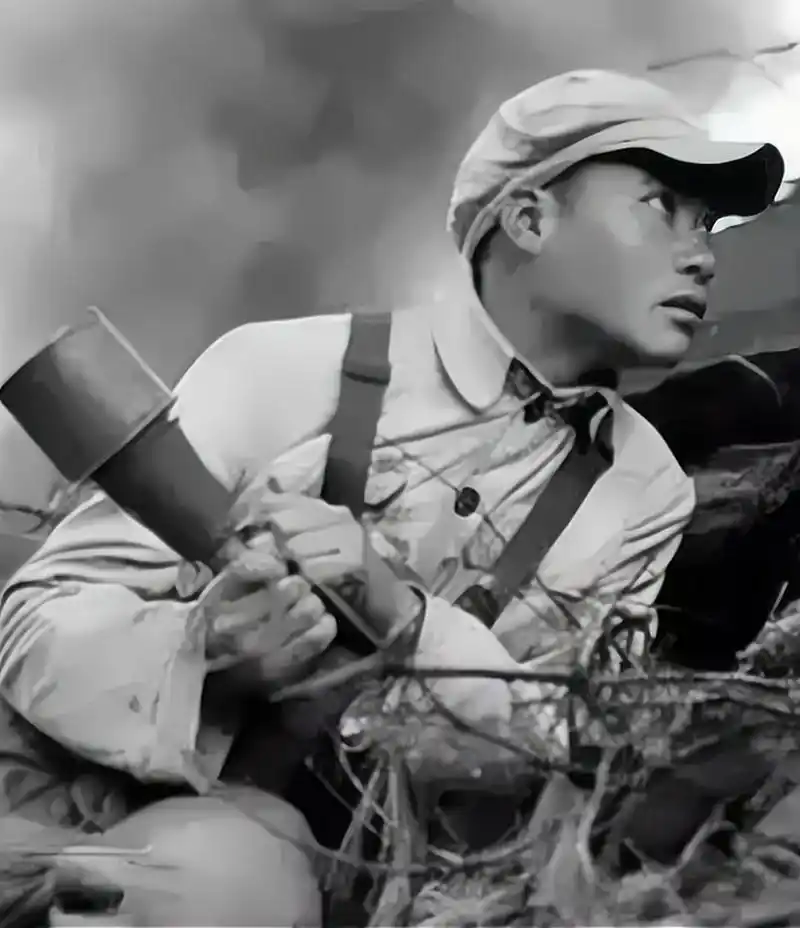 上甘岭战役中,他的腿被炸掉了,本来有机会下去疗伤,他却没有 孙占元