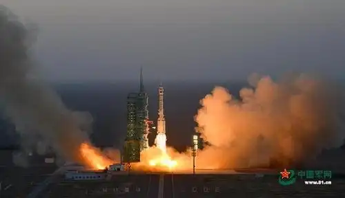 "7时30分28秒,一轮初升的太阳,注视着长征二号f火箭托举着神舟十一号