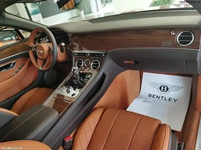 双门奢华级超跑2022款宾利欧陆gt实拍
