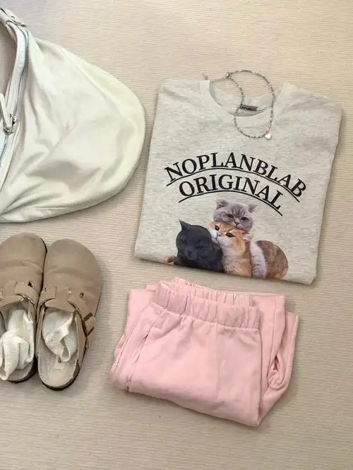 低饱和度灰粉穿搭07